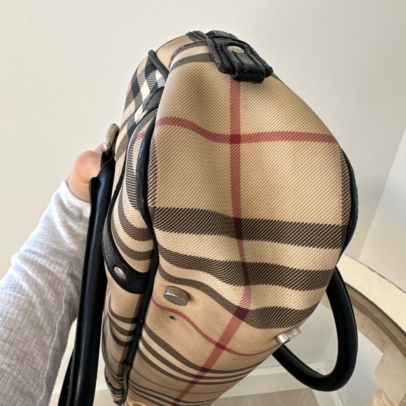 Small Burberry handle bag - Picture 5 of 6